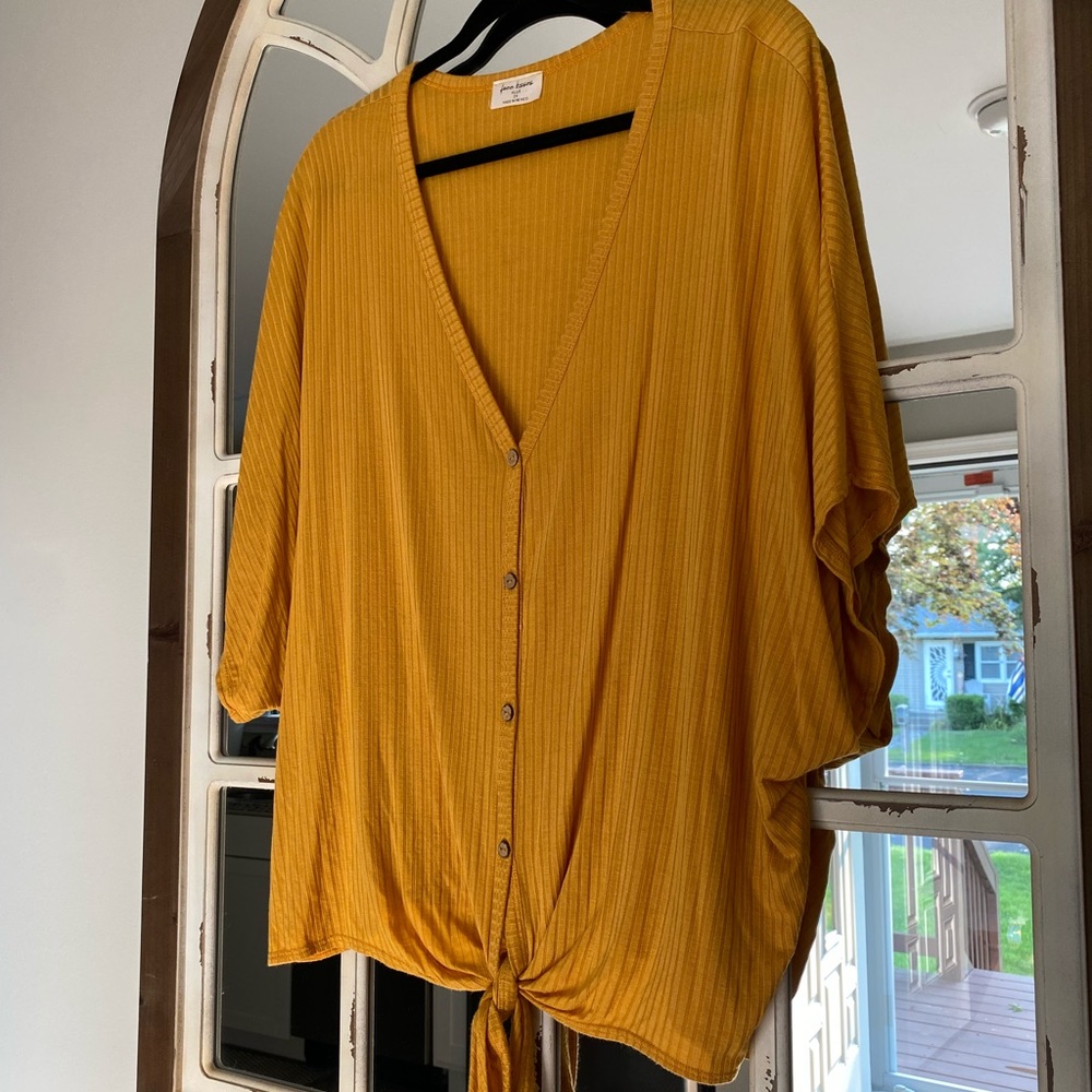 Batwing front tie button down top